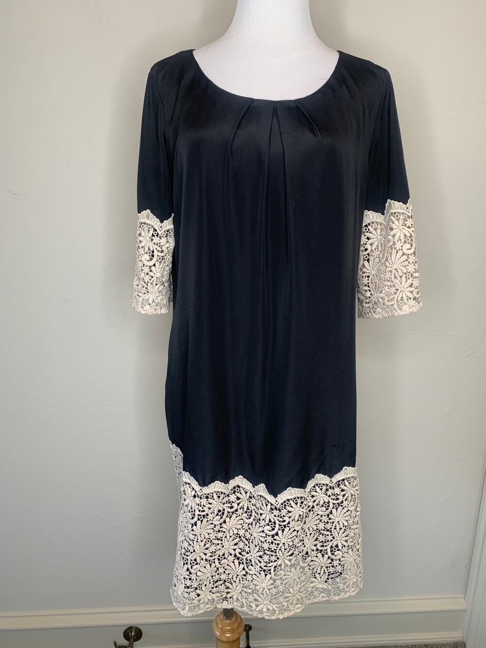 Gianni Bini Sz Small Black Shift Dress Cream Lace Trim
